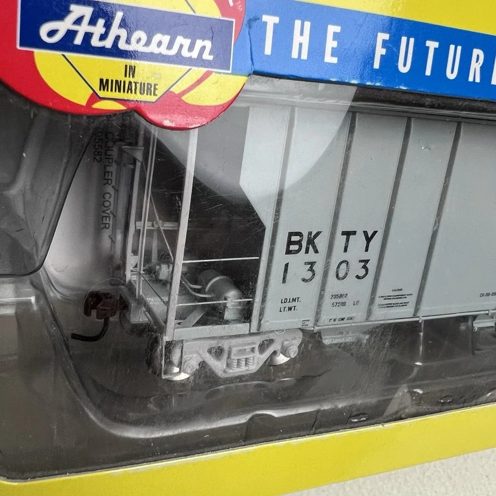 HO Scale Athearn Ready To Roll‎ UP/BKTY PS 2600 Covered Hopper 95552